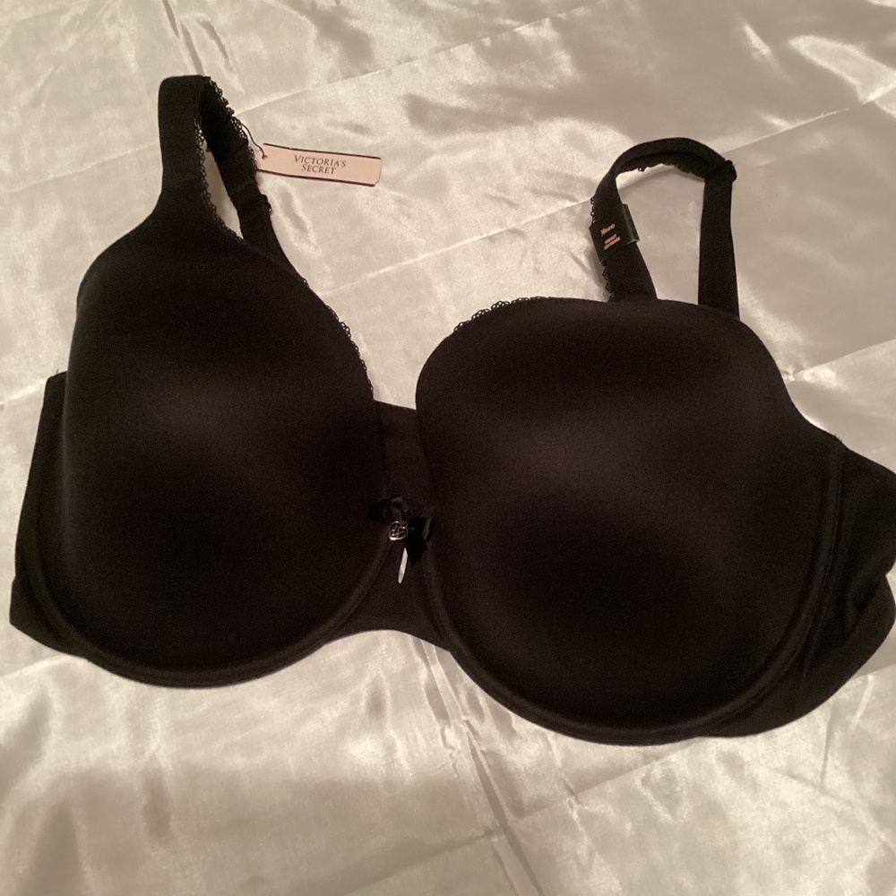 Victoria’s Secret Body by Victoria Perfect Coverage 38DDD Black Bra